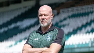 Zago vai mal em estreia, substitui Alef Manga e vê Coritiba repetir erros