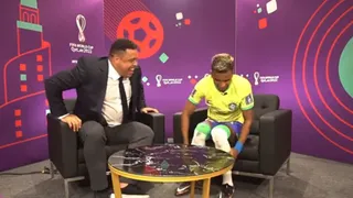 Rodrygo tenta “tirar casquinha” de talento do Ronaldo em entrevista