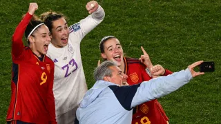 Com três gols em oito minutos, Espanha bate Suécia e chega à final pela 1ª vez