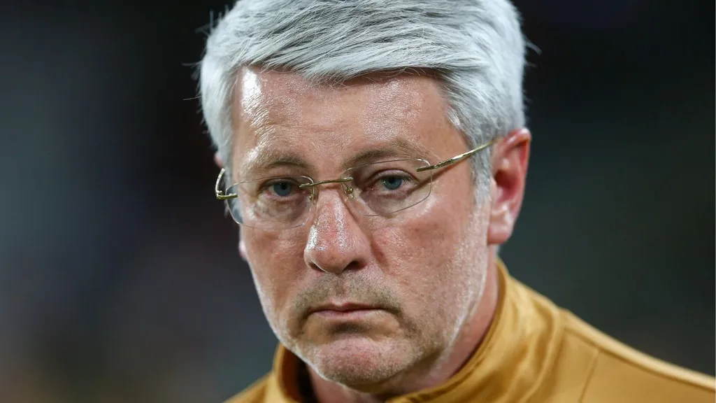 athletico demite odair hellmann técnico série b