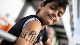 Pelé inspira futuras gerações e resgata memória de fãs em velório