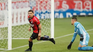 Com início avassalador, Athletico bate o Fortaleza e assume a liderança