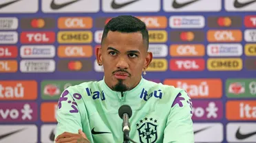 Novato na seleção admite nervosismo ao encontrar craques