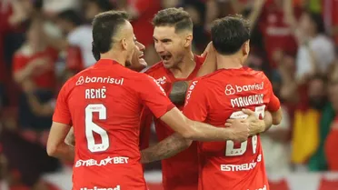 Inter reage duas vezes, vira no fim e bate Grêmio em Gre-Nal eletrizante