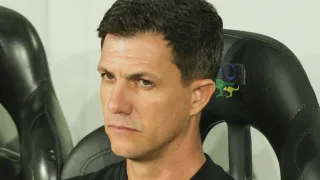 Ex-técnico do Athletico é anunciado por time rebaixado no Brasileirão