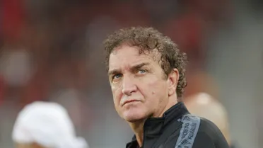 Cuca publica carta após saída do Athletico, rebate Petraglia e explica confusão no vestiário