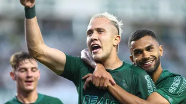 Volante vive ano com mais jogos na carreira no Coritiba e Jorginho destaca: “Deu mobilidade”