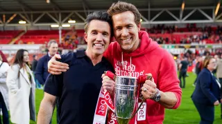 Clube de Ryan Reynolds, da 3ª Divisão inglesa, fatura mais que Santos, Galo e Cruzeiro