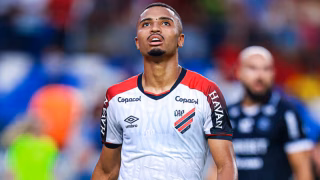 Ex-futsal, Leozinho tenta superar esquecimento no Athletico