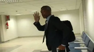Ex-jogador e senador Romário sofre escracho em aeroporto; veja o vídeo
