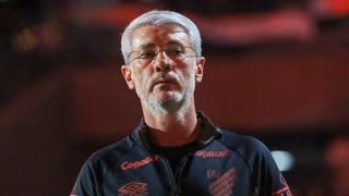 Odair dedica goleada do Athletico a diretor demitido por Petraglia