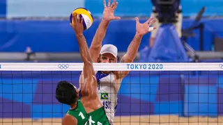 Alison e Álvaro vencem mexicanos e avançam para as quartas de final