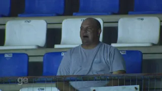 Torcedor é expulso do estádio após ofender repórter em dia de apoio a mulheres