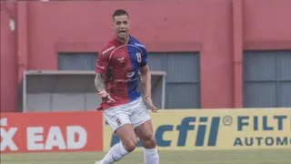 Luan renova contrato com o Paraná até o fim da Série B