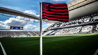 Após fracassos, Corinthians e Flamengo se enfrentam pelo Brasileirão