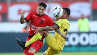 Com gol de Vitor Roque, Athletico vira sobre o Cascavel e vence na ida da final