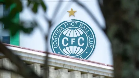Cartão corporativo do Coritiba chegou a ser usado para compra de roupas, revela ex-funcionário