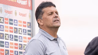 Adversário do Athletico demite técnico antes de decisão na Série B