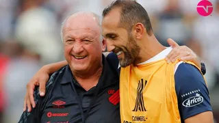 Inquieto e tietado: na estreia da Libertadores, Felipão volta a ficar no banco