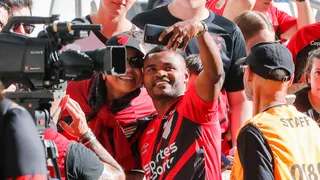 Nikão se emociona no reencontro com a torcida do Athletico e diz quando pode reestrear