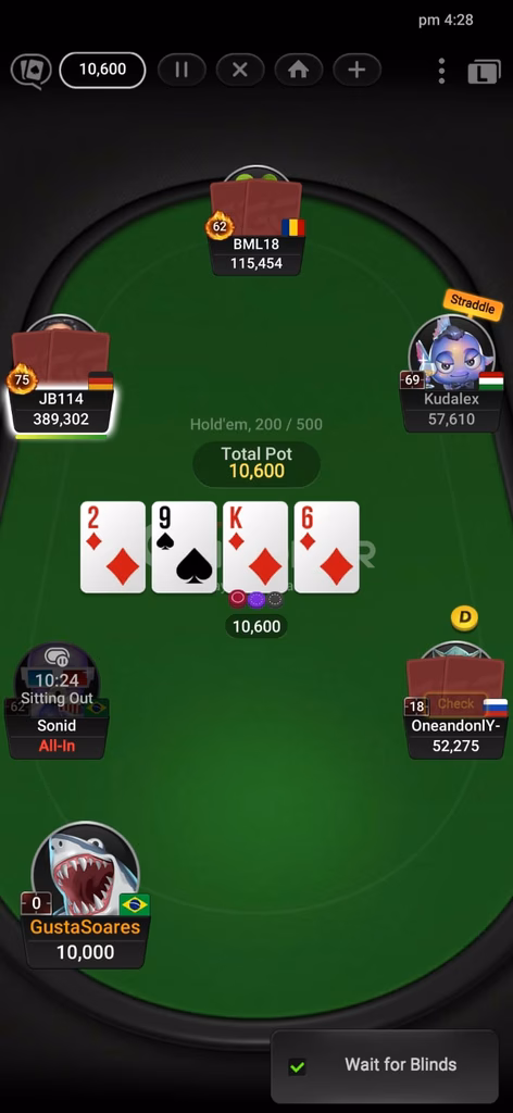 Jogo de poker Texas Holdem com seis jogadores no momento do turn.