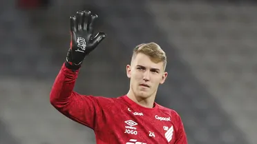 Goleiro se despede do Athletico para acertar com o Botafogo; veja valores