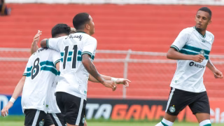 Coritiba supera o Retrô e avança à terceira fase da Copinha