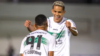 Coritiba tem peça importante disponível contra o Goiás; veja as escalações