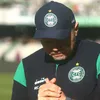 Mozart destaca la competitividad del Coritiba y explica por qué dejó a la joya en el banquillo