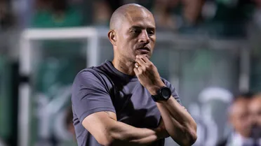 Operário é goleado em casa, e Alex fica pressionado no cargo