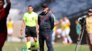 Turra avalia gols do América-MG como “fatalidades”, mas valoriza ponto fora