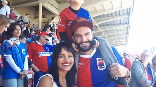 Campeã do BBB e namorado torcem para o Paraná contra o Atlético
