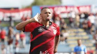 Zé Ivaldo completa marca histórica no Athletico e sonha com final da Libertadores