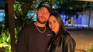 Neymar é liberado para viajar ao Brasil após nascimento da filha