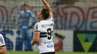 Oliveira quebra jejum, mas lamenta derrota do Coritiba: “Não tem gosto especial”