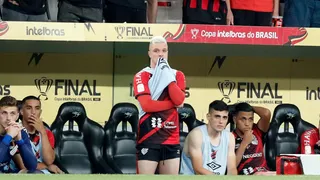 No sacrifício, Kayzer não suporta dores e chora ao ser substituído no Athletico