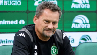 Ex-Coritiba estreia na Chapecoense contra o Athletico sob pressão