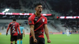 Cuello celebra primeiro gol e fala sobre “competição sadia” no Athletico