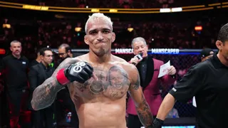 Charles do Bronx amplia recorde e entra para a história do UFC