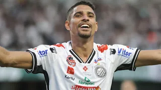 Atacante brilha e Operário atropela o Botafogo-SP no Couto Pereira