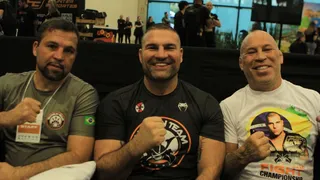 Com a presença de lendas do MMA, evento estreia com o pé direito em Curitiba
