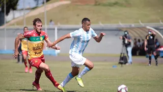 Londrina perde para o Brusque e segue sem vencer na Série B