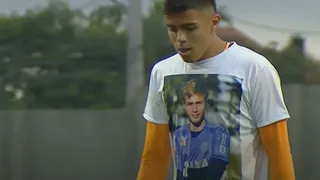 Goleiro do Athletico homenageia vítima de incêndio no CT do Flamengo