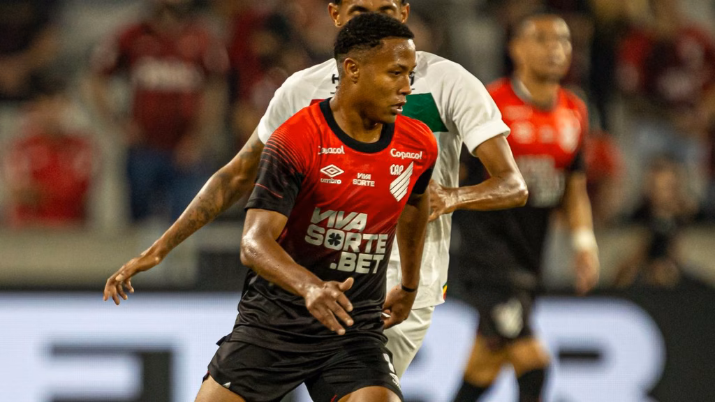athletico atacante isaac desculpas torcida