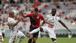 Soberba e erros. O Furacão não é mais invicto
