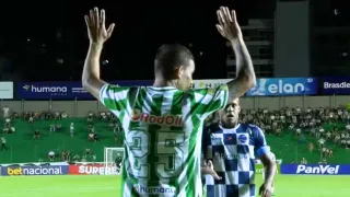 Vídeo! Revelado no futebol paranaense, atacante vive cena rara e divide torcida