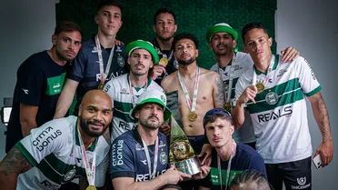 AeroCOXA, foto oficial e xingamentos ao Athletico: Como foi a festa do Coritiba campeão da Série B