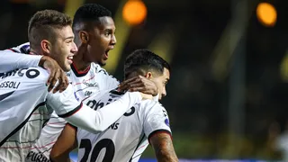 Mais uma noite mágica do Athletico em Montevidéu