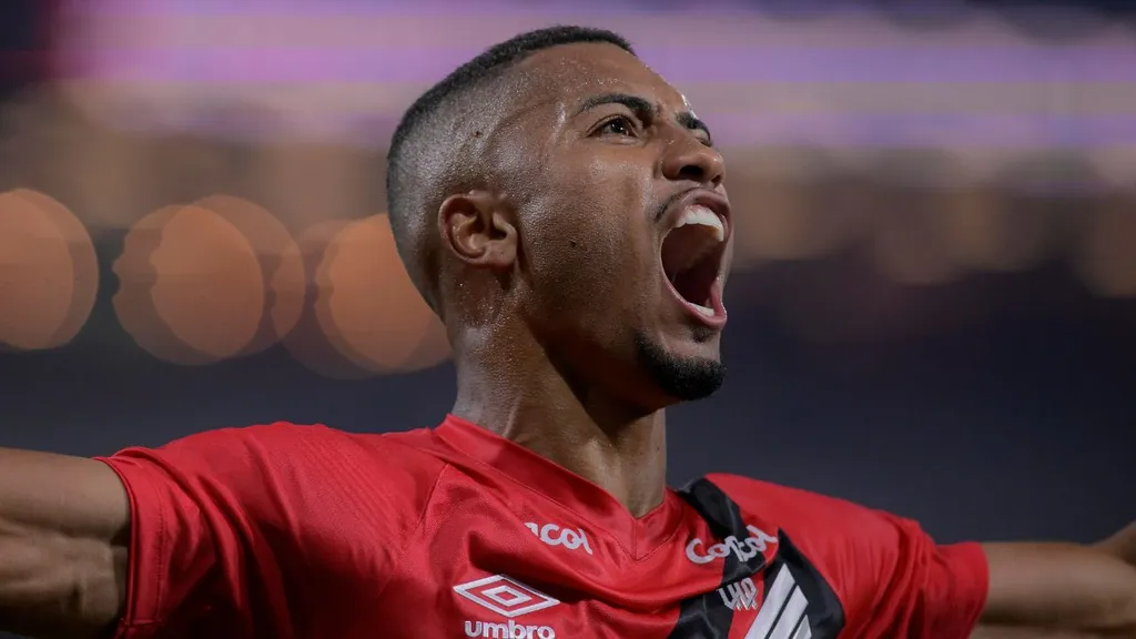 atacante leozinho, do athletico.