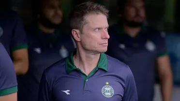 Fernando Seabra completa dois meses no comando com Coritiba adaptado